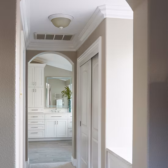 2022 Salle de bains moderne Shaker Laque Vanités blanches Bain personnalisé